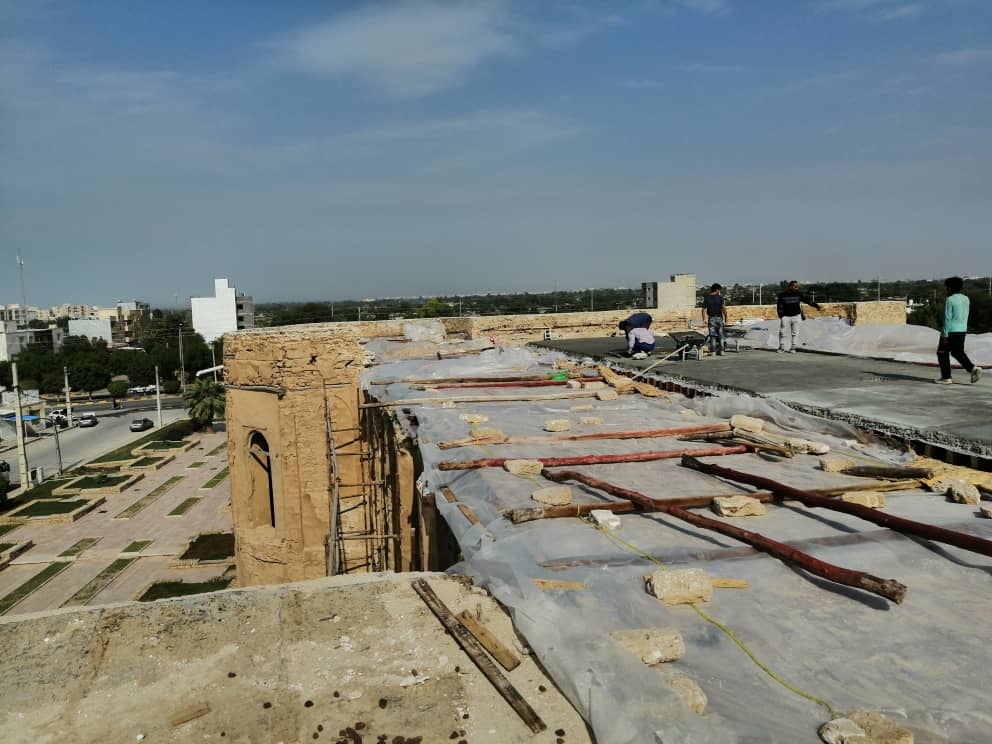آغاز عملیات سبک‌سازی سقف عمارت ملک در بوشهر